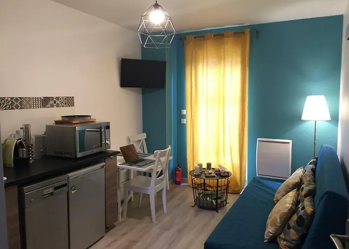 Les Meubles De Luchon - La Perle Bleue - Centre Luchon, Beau T2, 2 A 4 Personnes, Wifi