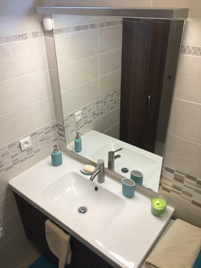 Les Meubles De Luchon - La Perle Bleue - Centre Luchon, Beau T2, 2 A 4 Personnes, Wifi