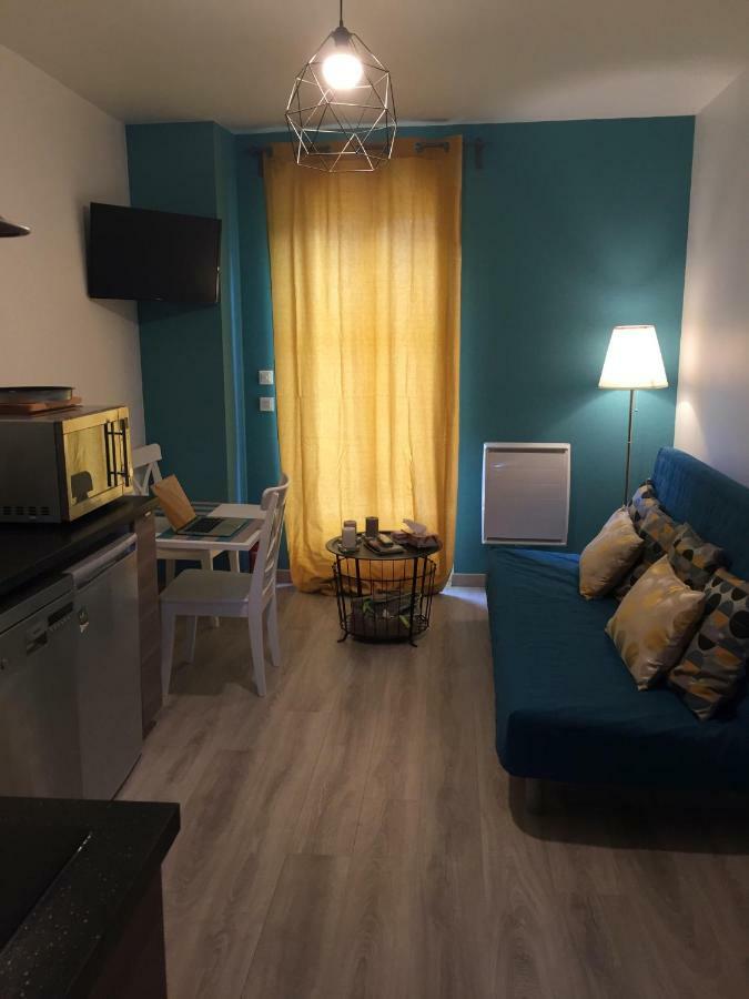Les Meubles De Luchon - La Perle Bleue - Centre Luchon, Beau T2, 2 A 4 Personnes, Wifi * Bagneres-de-Luchon